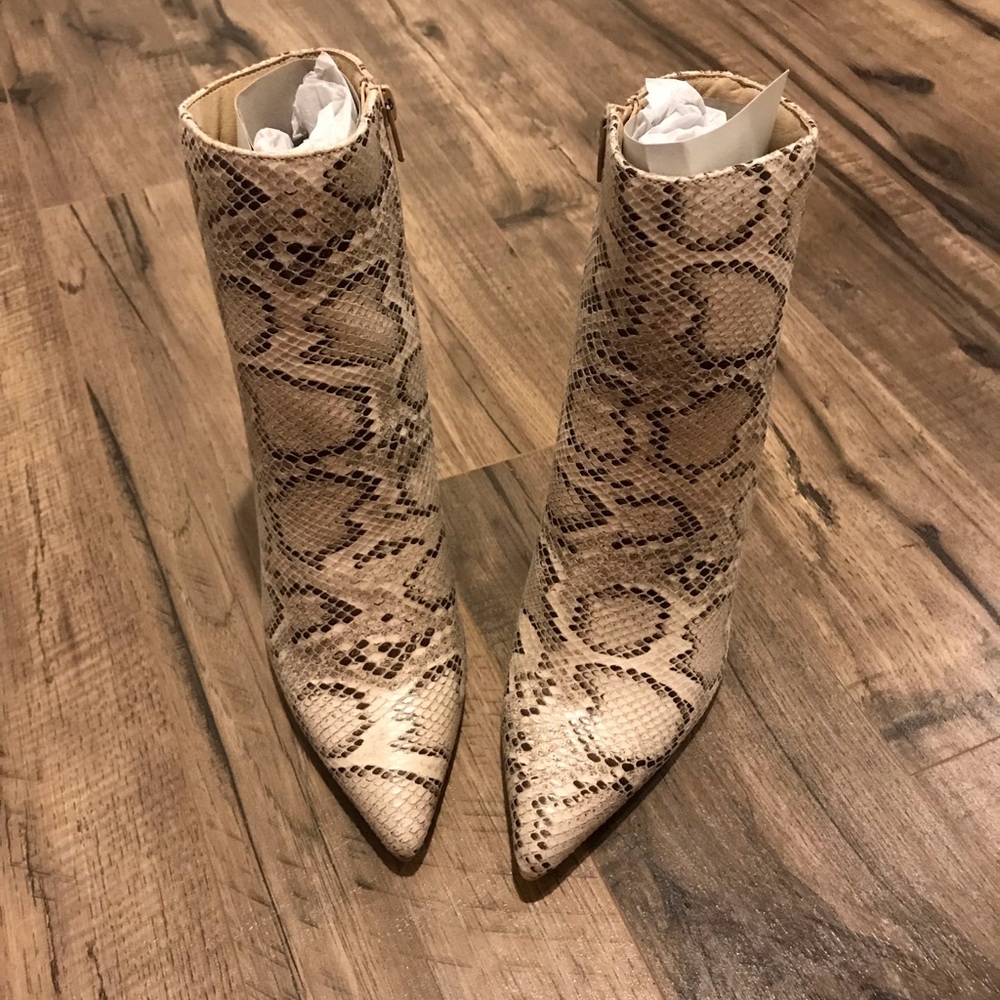 Snakeskin booties 🔥 - Picture 3 of 8